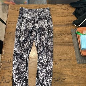 ZYIA black and white womens size 2 leggings EIC WORN ONLY 1 time